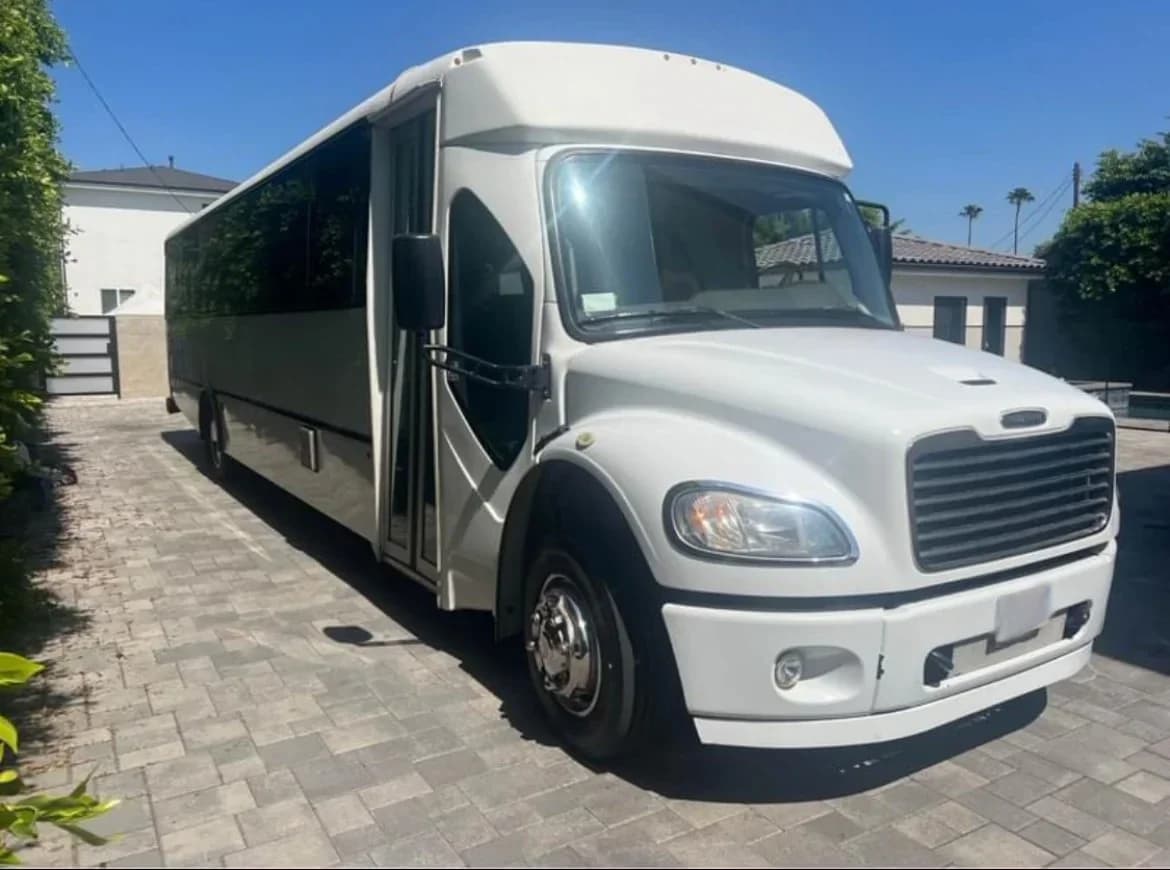 2014 Freightliner M2 Limo Bus - Image 1