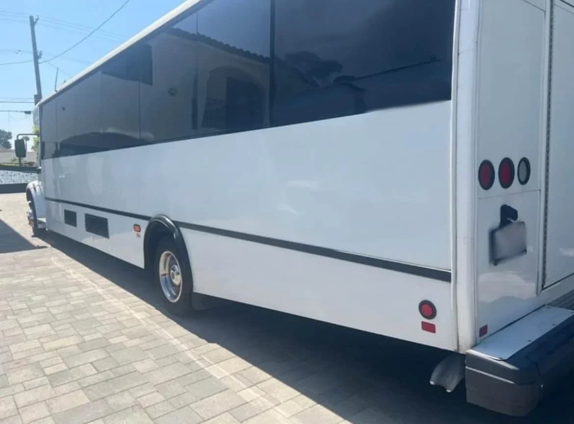 2014 Freightliner M2 Limo Bus - Image 4