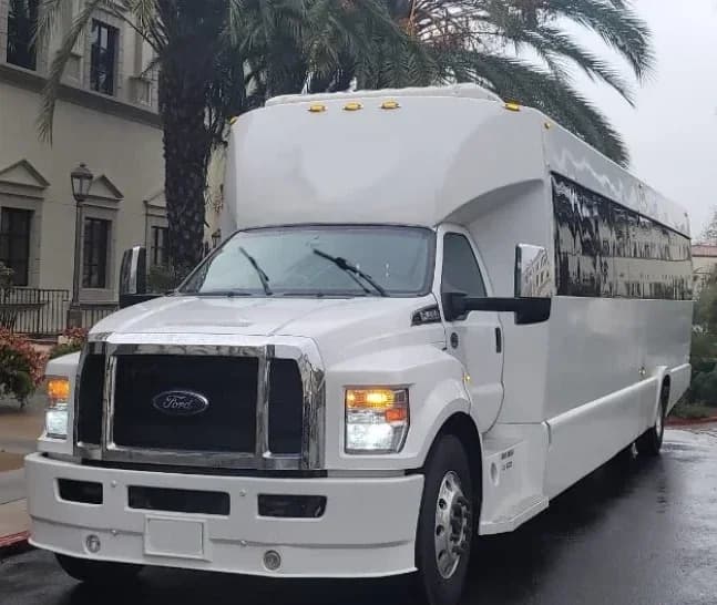 2016 Ford F650 Limo - Image 1