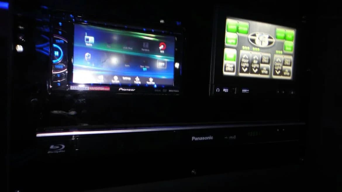 2015 Freightliner Workhorse Limo Bus - Image 9