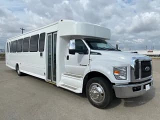 2017 Ford F650 bus