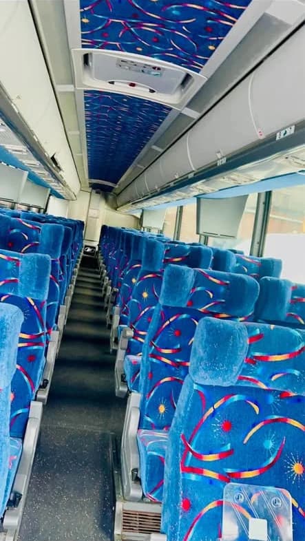 2010 MCI J4500 Coach Bus - Image 3