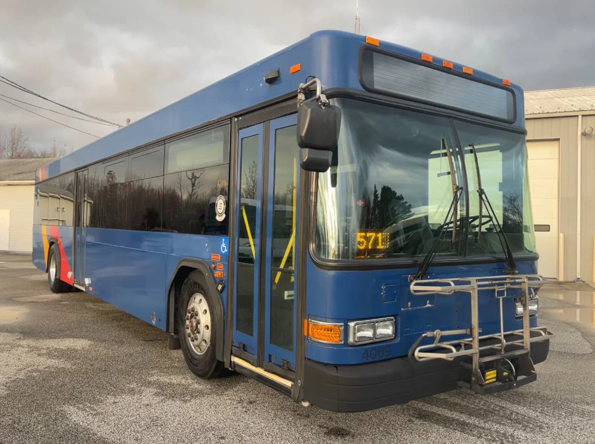 2010 Gillig Low Floor ADA - Image 1