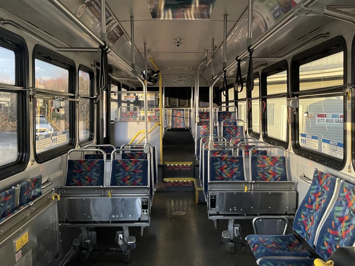 2010 Gillig Low Floor ADA - Image 11