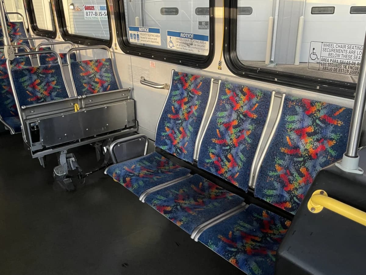 2010 Gillig Low Floor ADA - Image 12