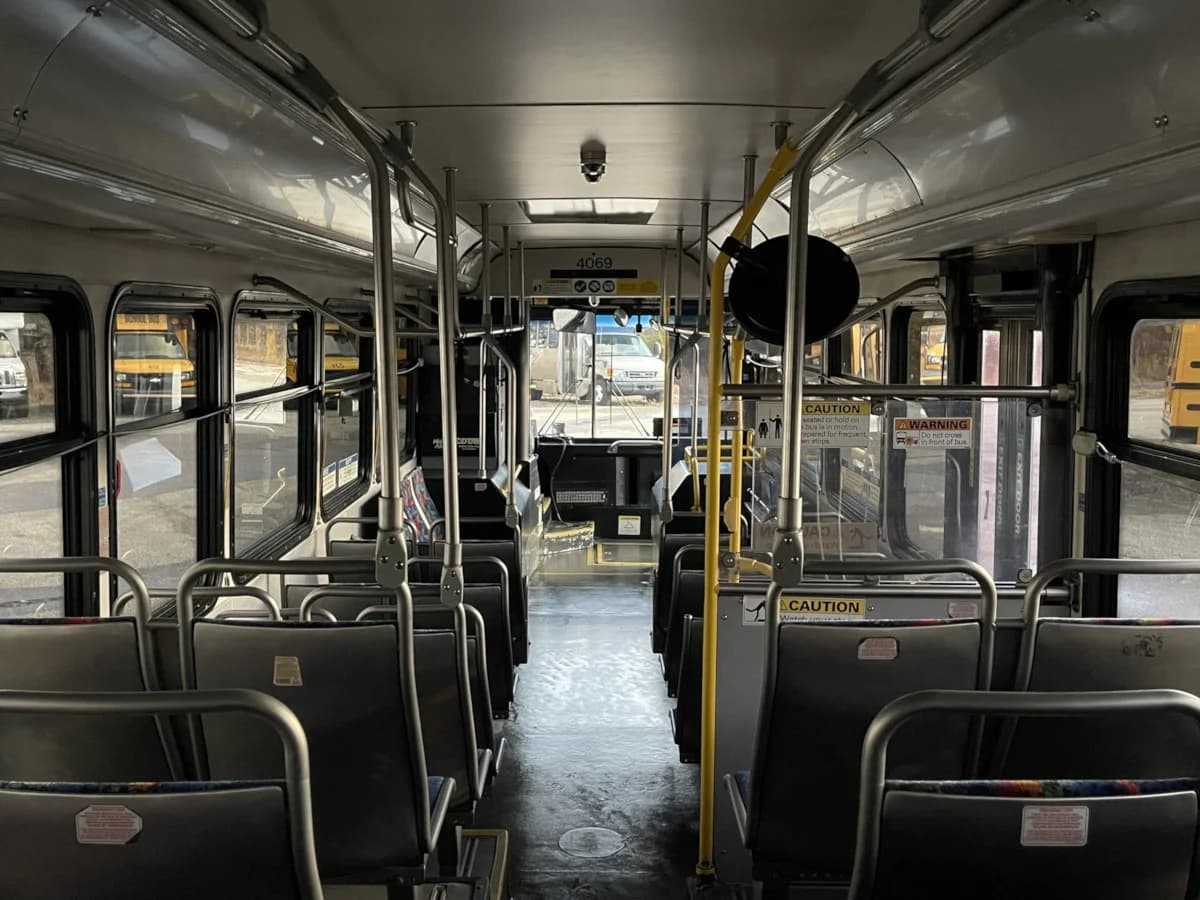 2010 Gillig Low Floor ADA - Image 16