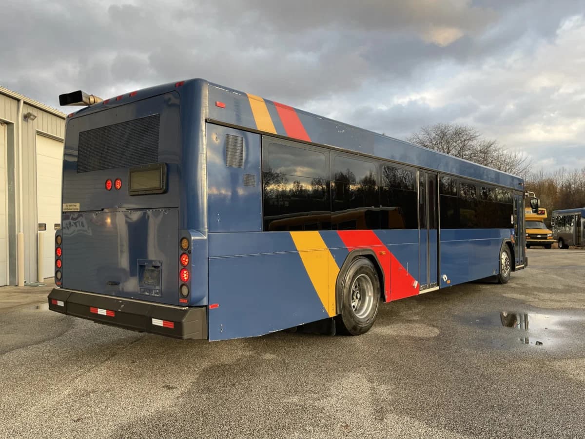 2010 Gillig Low Floor ADA - Image 6