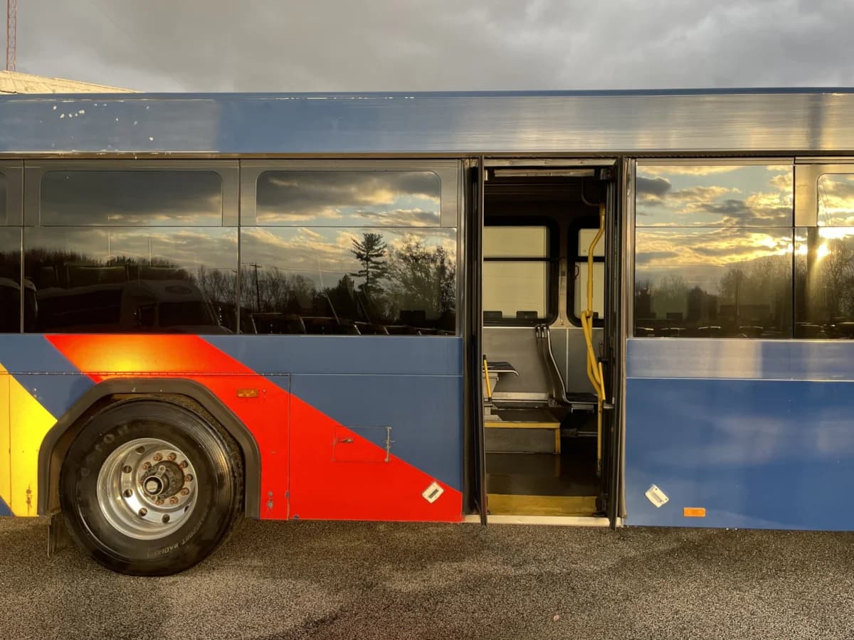 2010 Gillig Low Floor ADA - Image 7