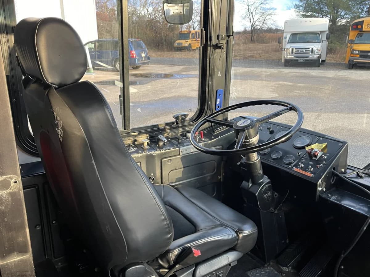 2010 Gillig Low Floor ADA - Image 9
