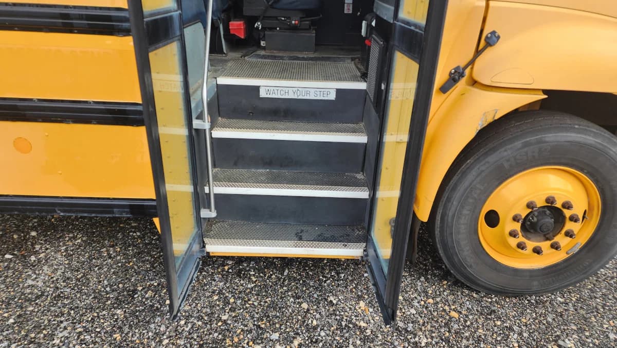2014 International CE A/C School Bus - Image 5
