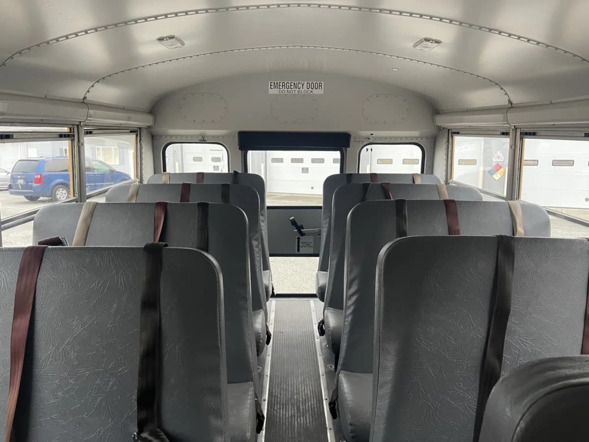 2013 Chevrolet 3500 Thomas Mini School Bus - Image 9