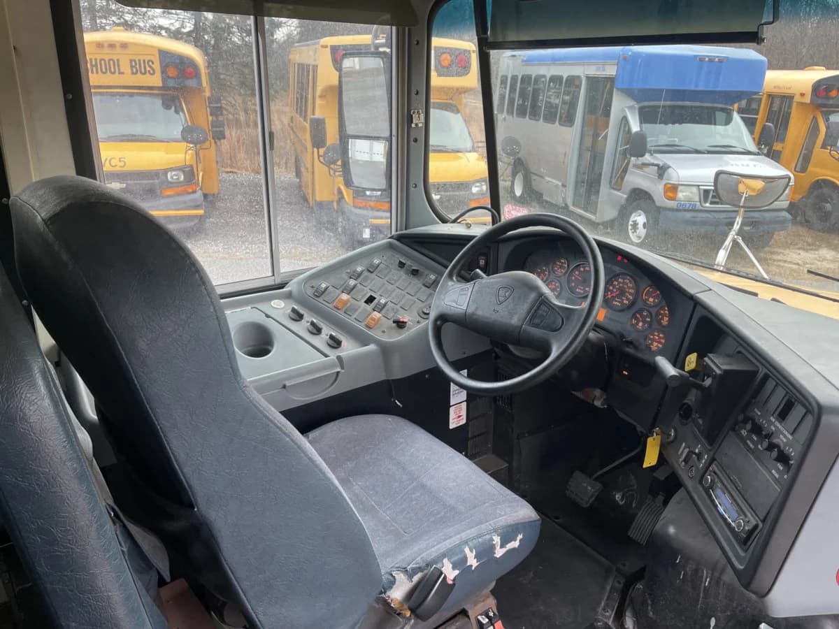 2015 International CE AC School Bus - Image 10