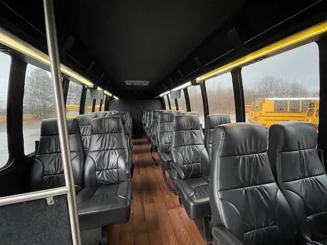 2013 Ford F550 El Dorado Krystal K33 Shuttle Bus - Image 16