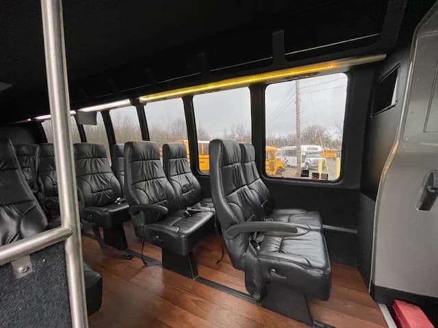 2013 Ford F550 El Dorado Krystal K33 Shuttle Bus - Image 8