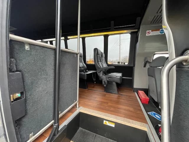2013 Ford F550 El Dorado Krystal K33 Shuttle Bus - Image 6