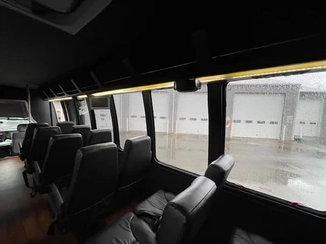 2013 Ford F550 El Dorado Krystal K33 Shuttle Bus - Image 10