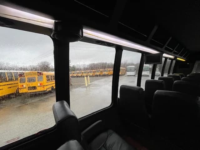 2013 Ford F550 El Dorado Krystal K33 Shuttle Bus - Image 11