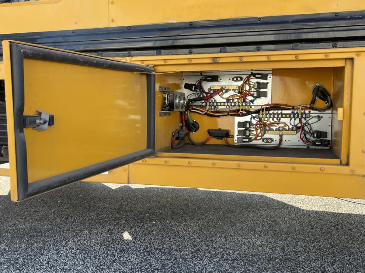 2015 International CE AC School Bus - Image 5