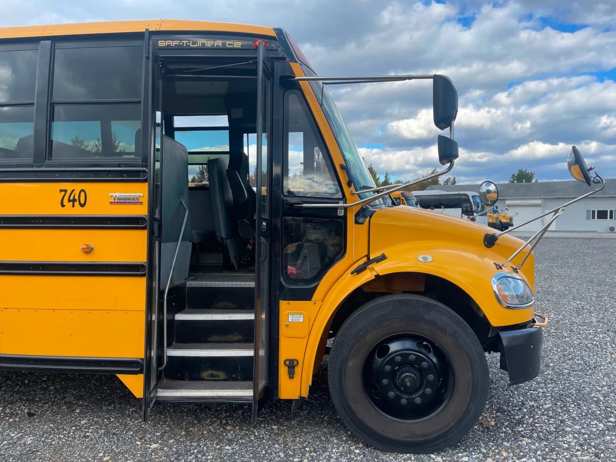 10 Bus Package Deal - Image 44