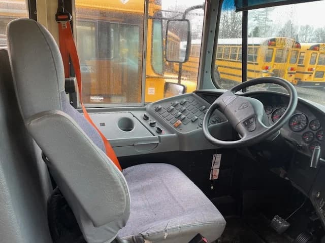 2015 International CE School Bus - Image 4