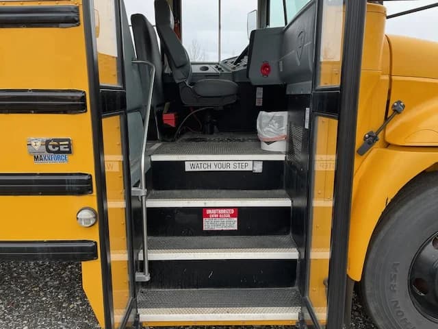 2015 International CE School Bus - Image 9