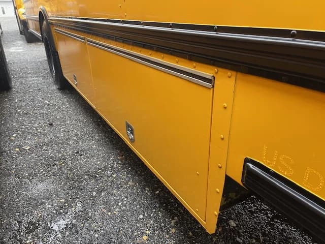2015 International CE School Bus - Image 4