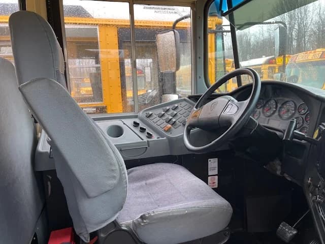 2015 International CE School Bus - Image 4