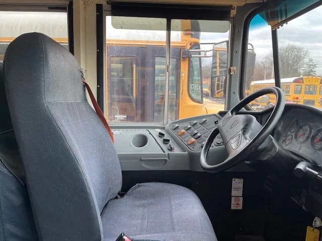 2015 International CE AC School Bus - Image 3