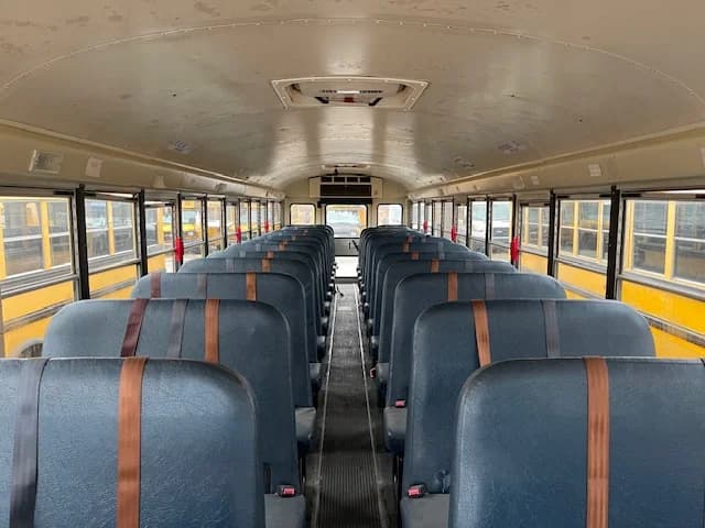 2015 International CE AC School Bus - Image 4