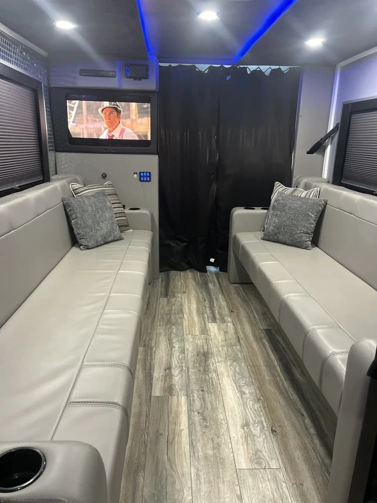 1997 Newmar Custom Sleeper Motorcoach Conversion - Image 19