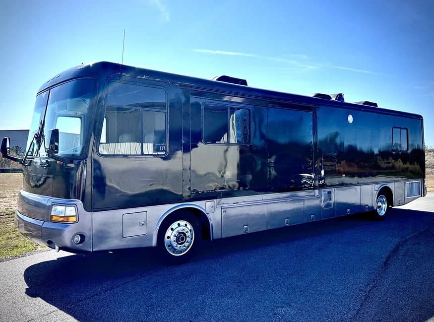 1997 Newmar Custom Sleeper Motorcoach Conversion - Image 4