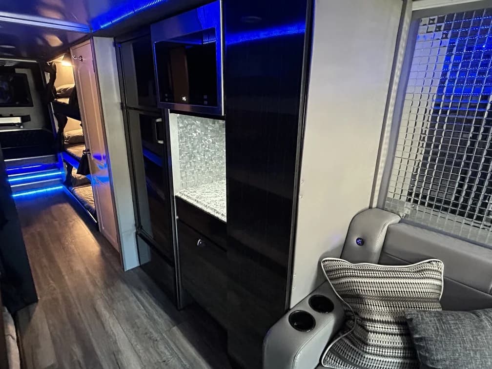 1997 Newmar Custom Sleeper Motorcoach Conversion - Image 10
