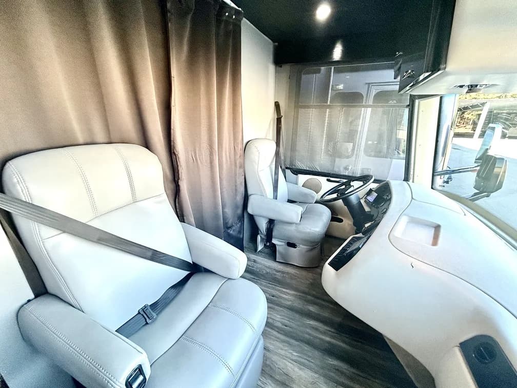1997 Newmar Custom Sleeper Motorcoach Conversion - Image 7
