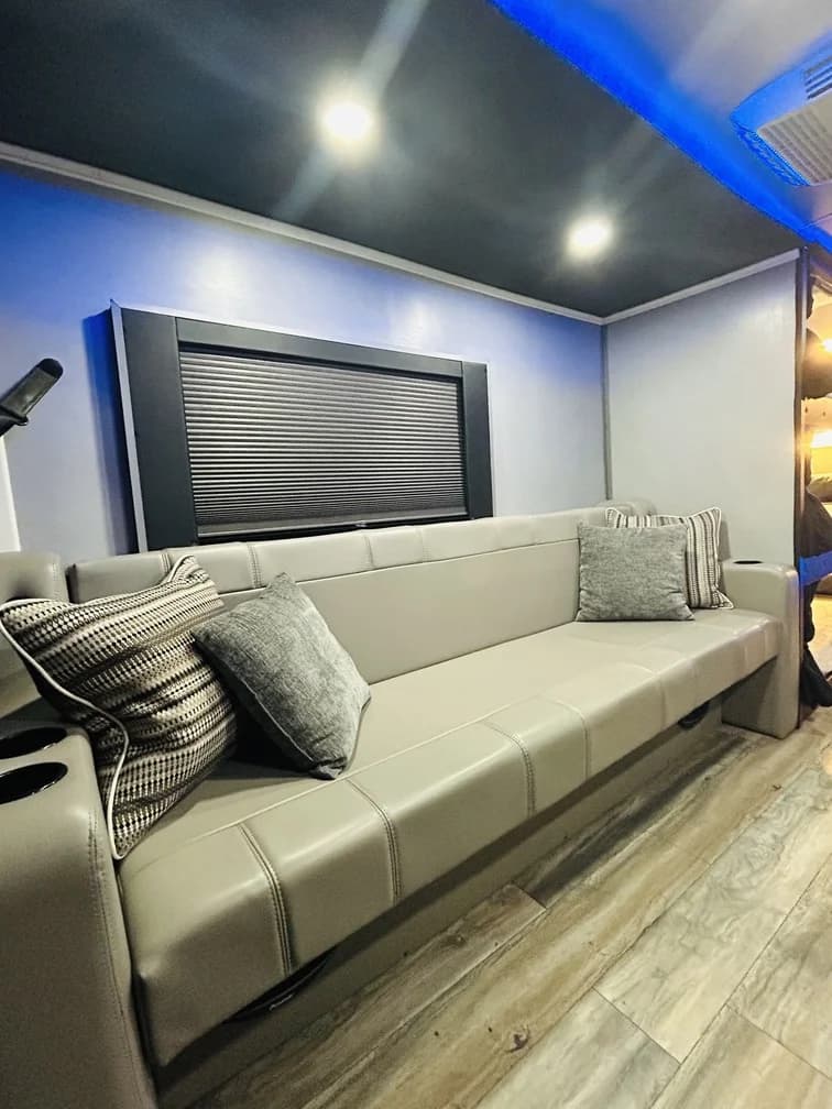 1997 Newmar Custom Sleeper Motorcoach Conversion - Image 9