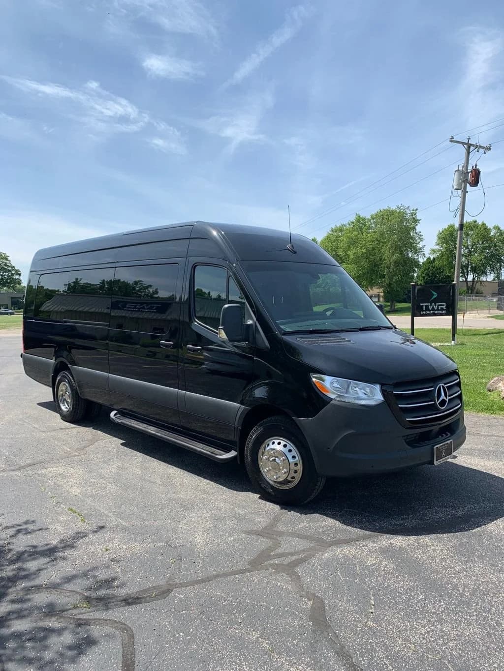 2025 Mercedes-Benz Sprinter TWR 14 Passenger LIMO - Image 7