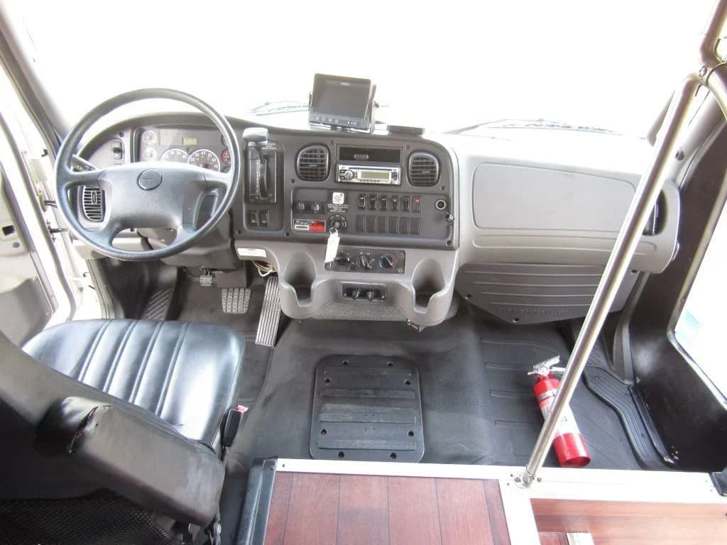 2013 Freightliner S2C Glaval Legacy - Image 5