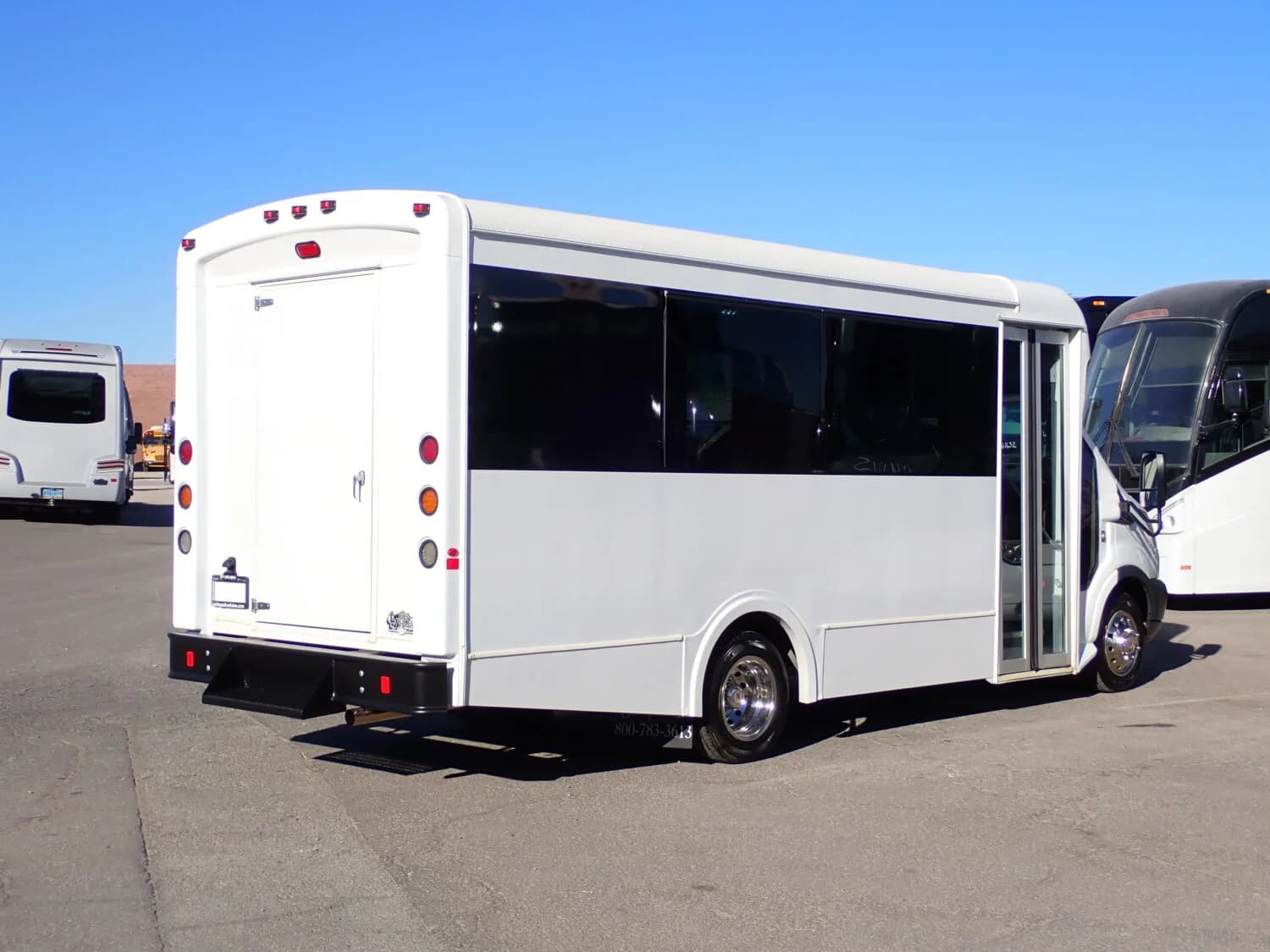 2018 Ford E450 Shuttle Bus - Image 4