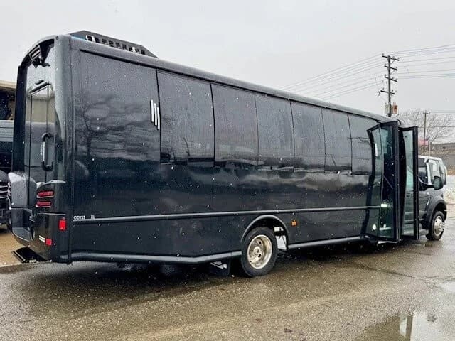 2018 Ford F550 Turtle Top - Image 5
