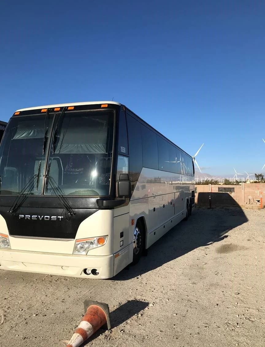 2010 Prevost H3-45 Coach Bus - Image 8