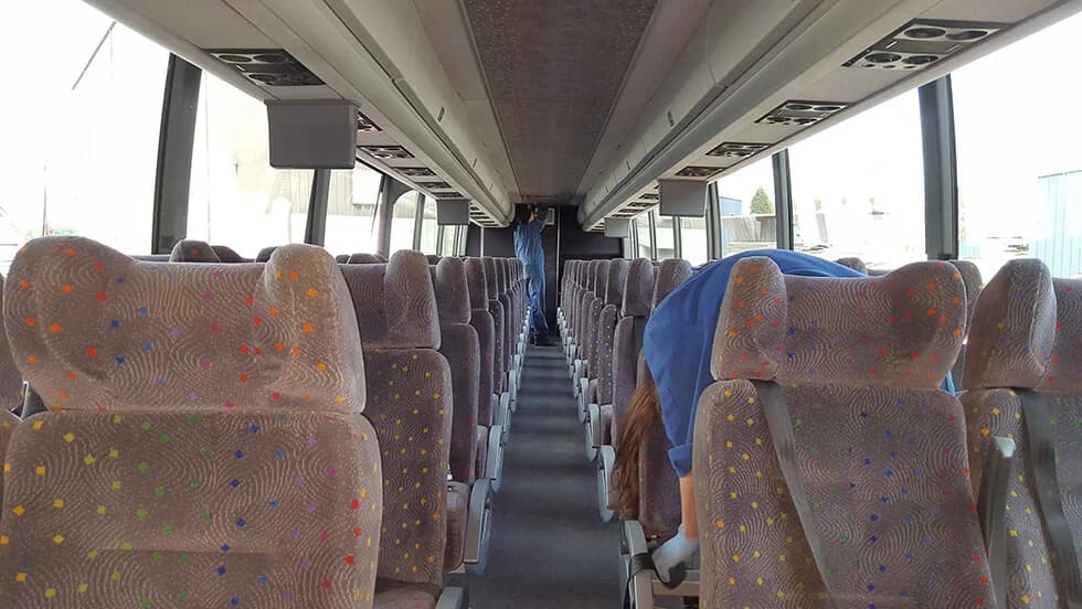 2006 Prevost H3-45 Coach Bus - Image 2