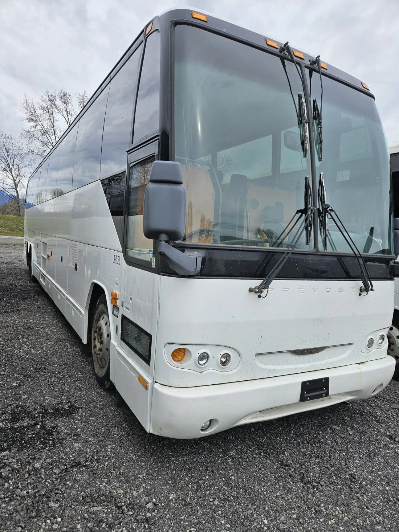 2008 Prevost H3-45 Coach Bus - Image 6