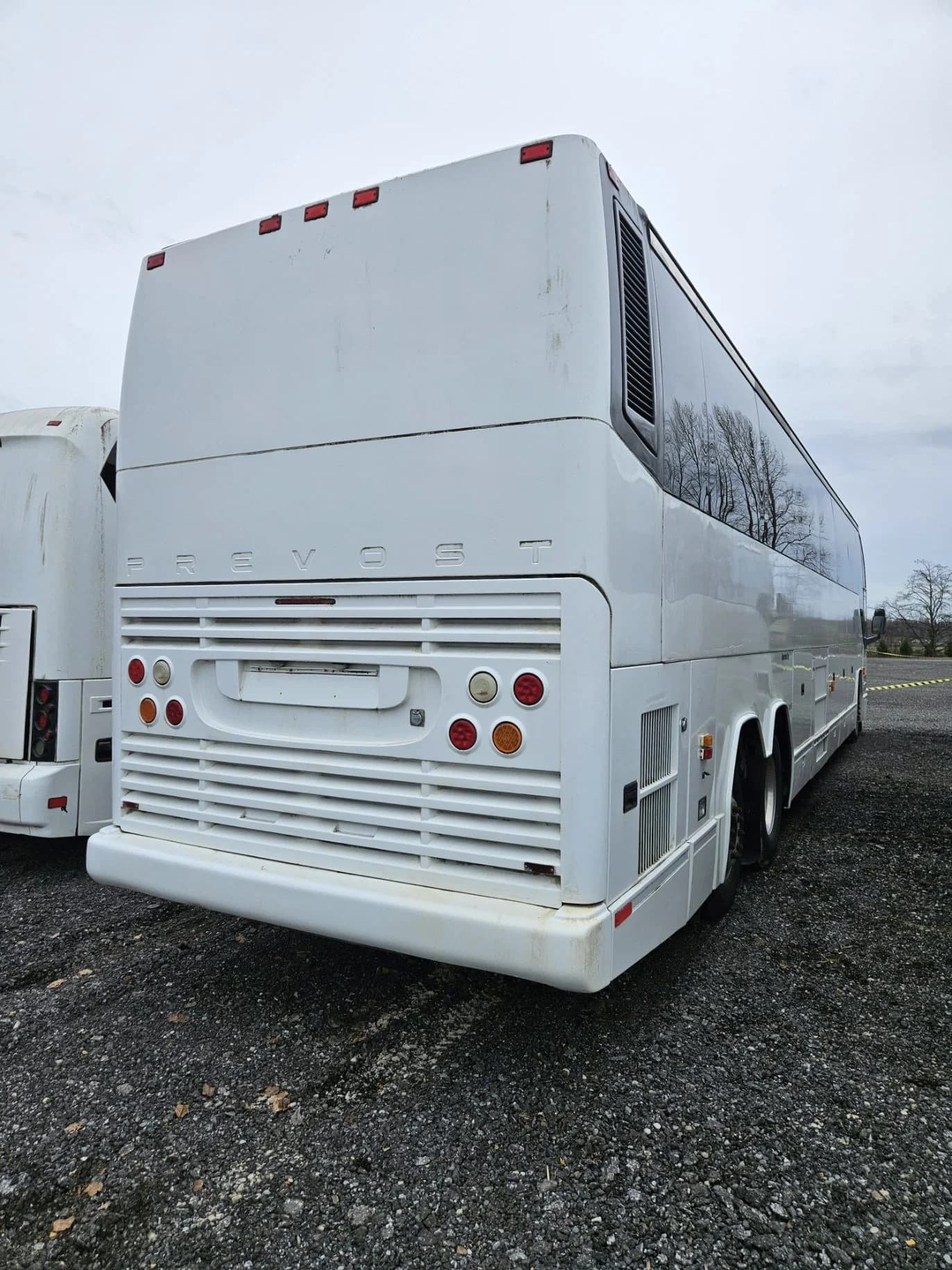 2008 Prevost H3-45 Coach Bus - Image 4