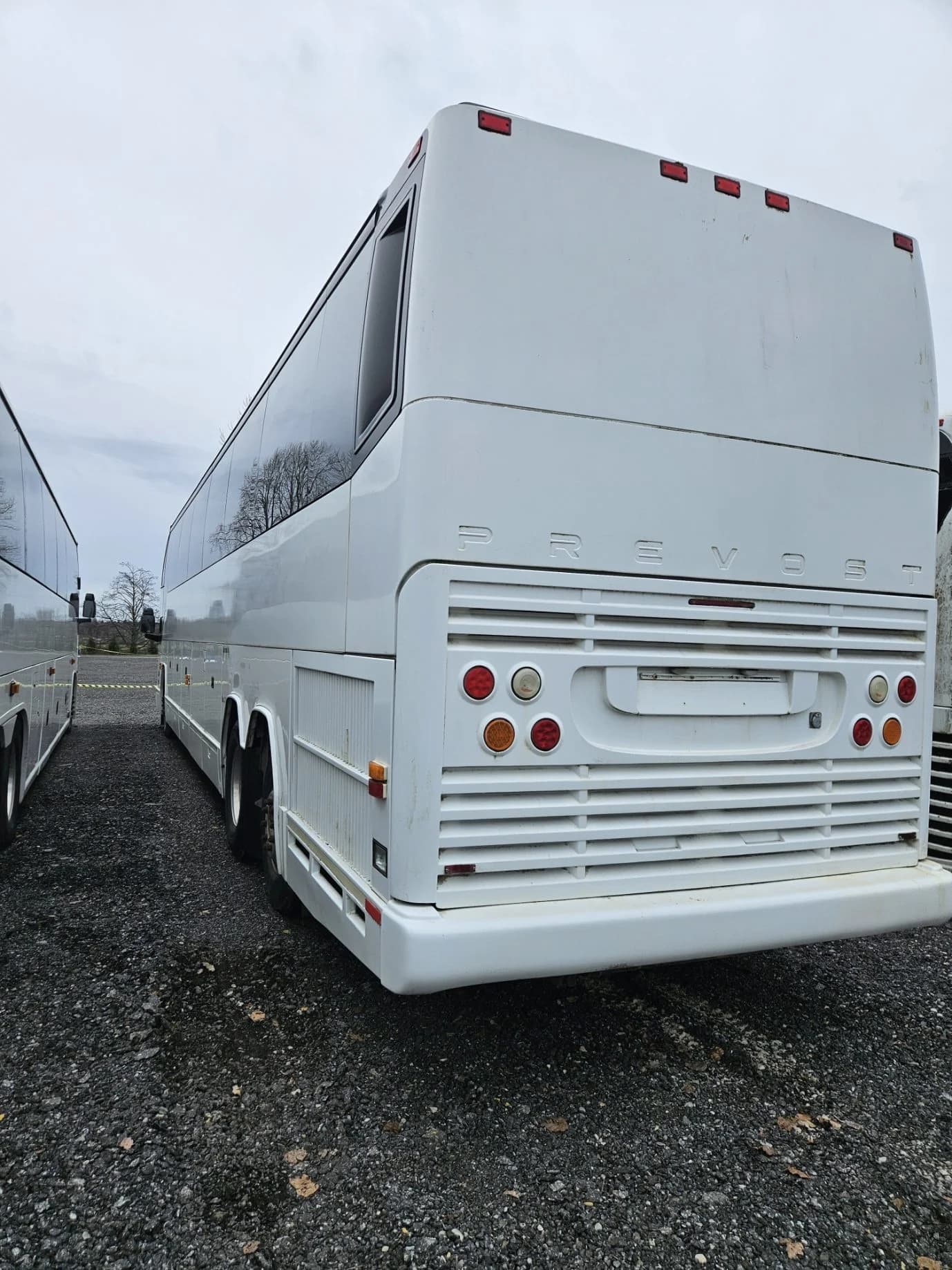 2008 Prevost H3-45 Coach Bus - Image 3