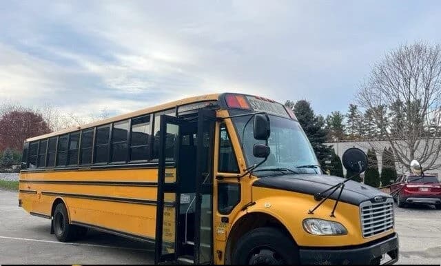 2015 Freightliner Thomas School Bus - Image 2