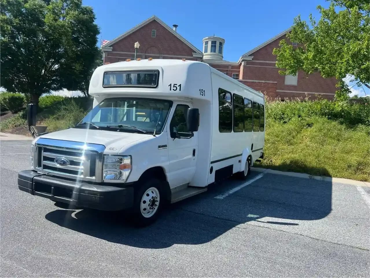 2018 Ford E450 Shuttle Bus - Image 3