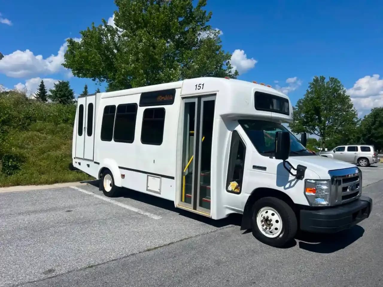2018 Ford E450 Shuttle Bus - Image 10