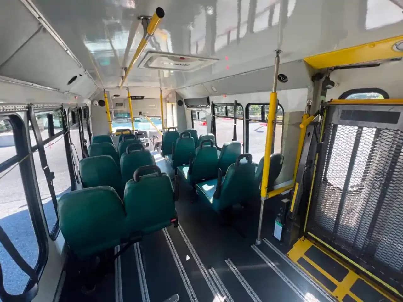 2018 Ford E450 Shuttle Bus - Image 2