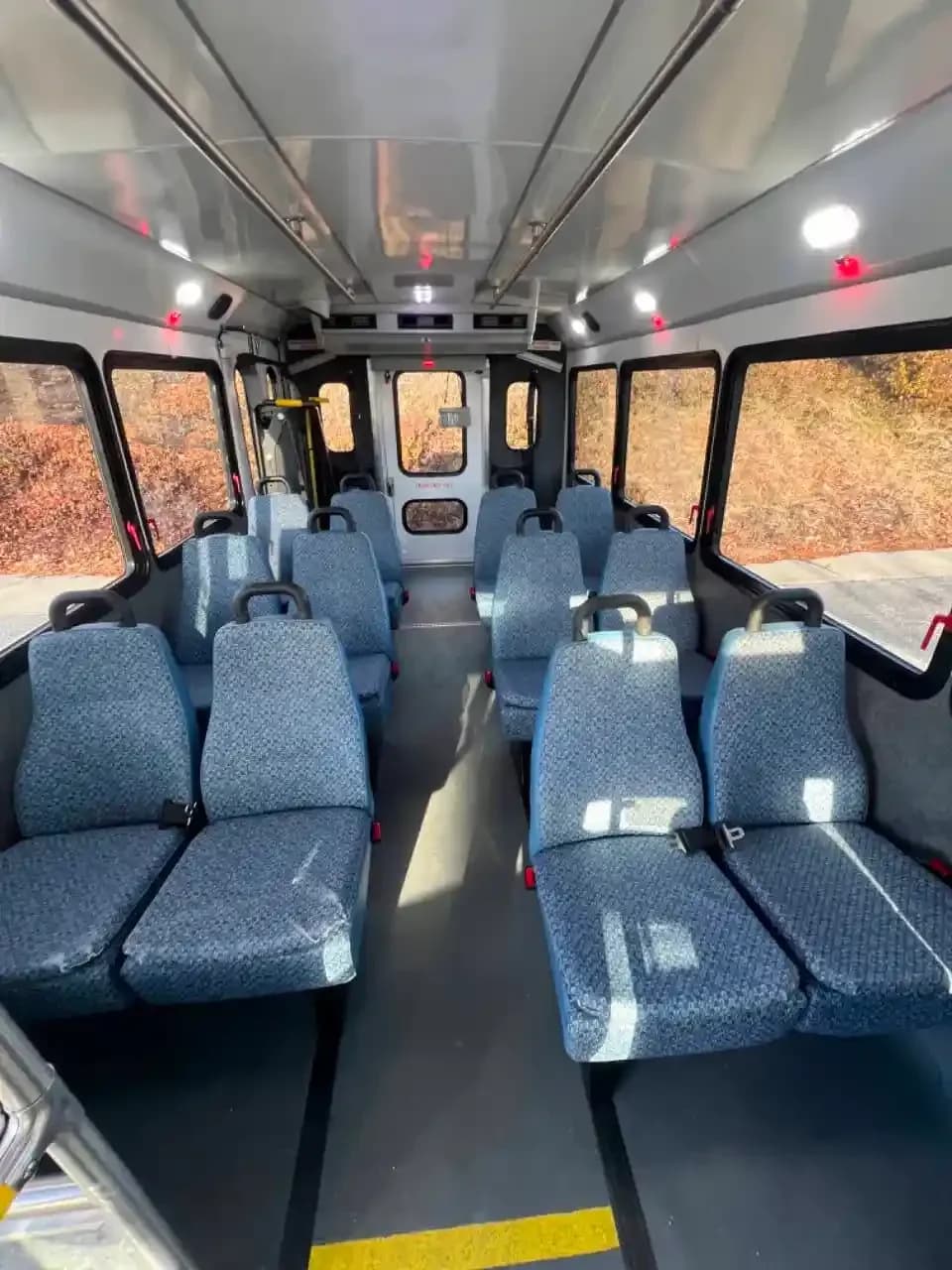 2017 Ford E-450 ADA Shuttle Van - Image 15