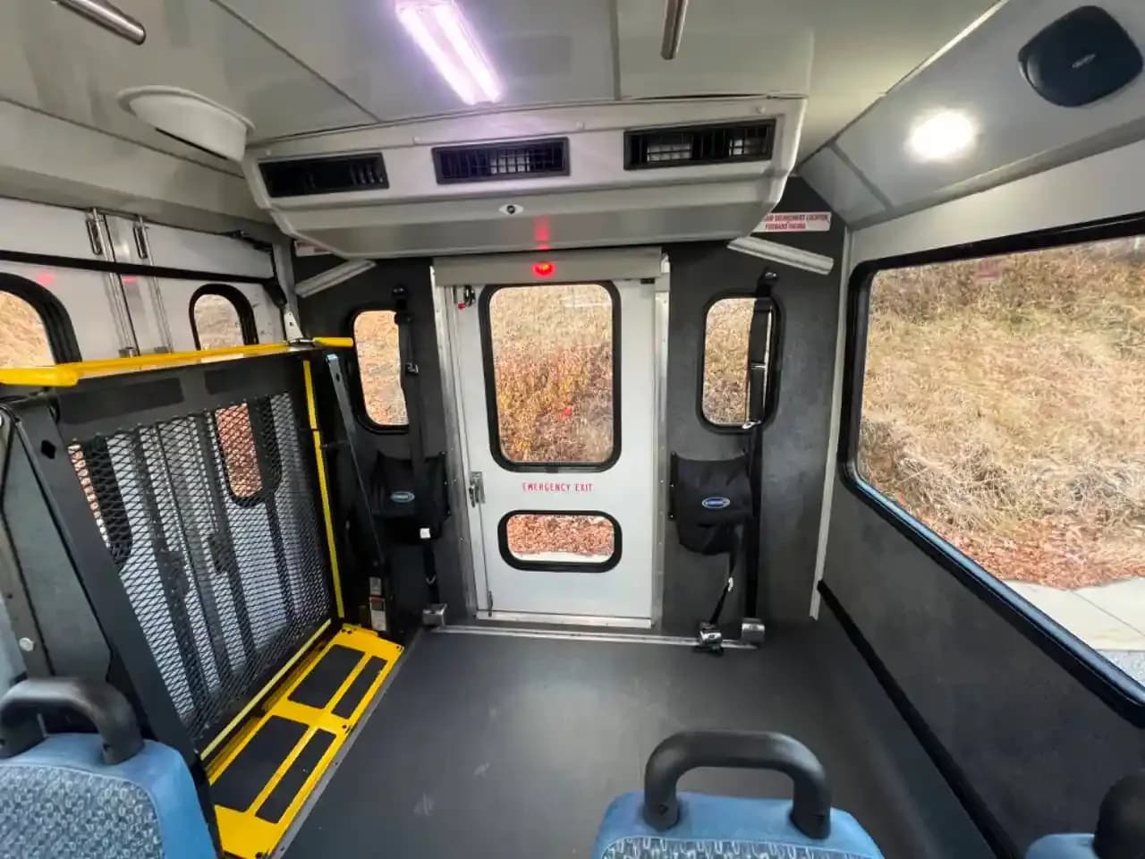 2017 Ford E-450 ADA Shuttle Van - Image 16