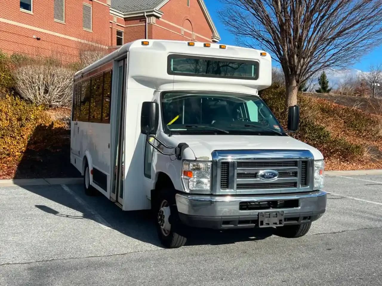 2017 Ford E-450 ADA Shuttle Van - Image 7